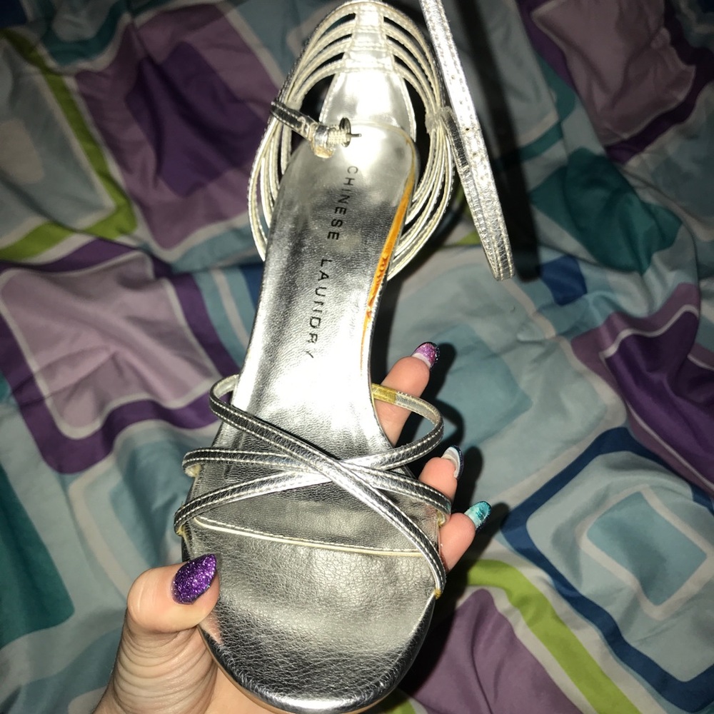 Silver heels - Picture 6 of 8